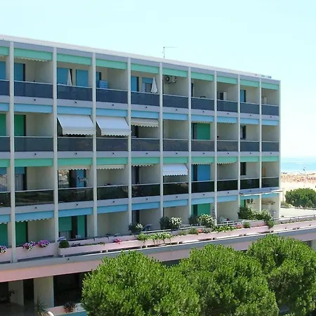 شقة Family Beachfront In With Pool بيبيوني