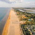 Apartmán Family Beachfront In With Pool