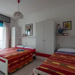 Family Beachfront In With Pool Apartmán