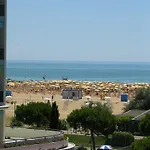 Apartmán Family Beachfront In With Pool
