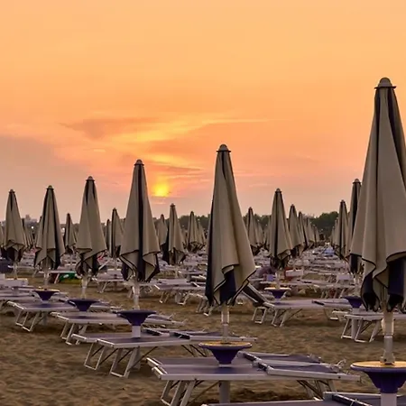 Family Beachfront In With Pool Lägenhet Bibione
