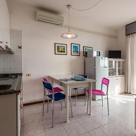 דירה Beachfront In With Pool *