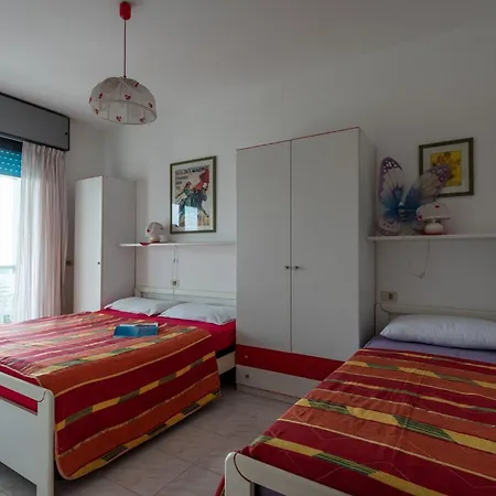 Beachfront In With Pool דירה