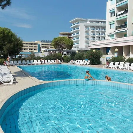 Appartamento Family Beachfront In With Pool Bibione