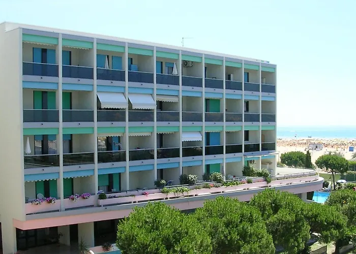 Daire Family Beachfront In With Pool Bibione