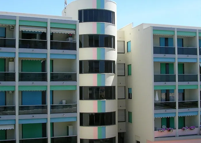 Family Beachfront In With Pool Daire *