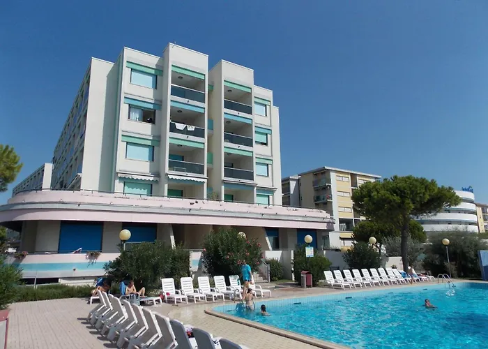 Family Beachfront In With Pool Daire